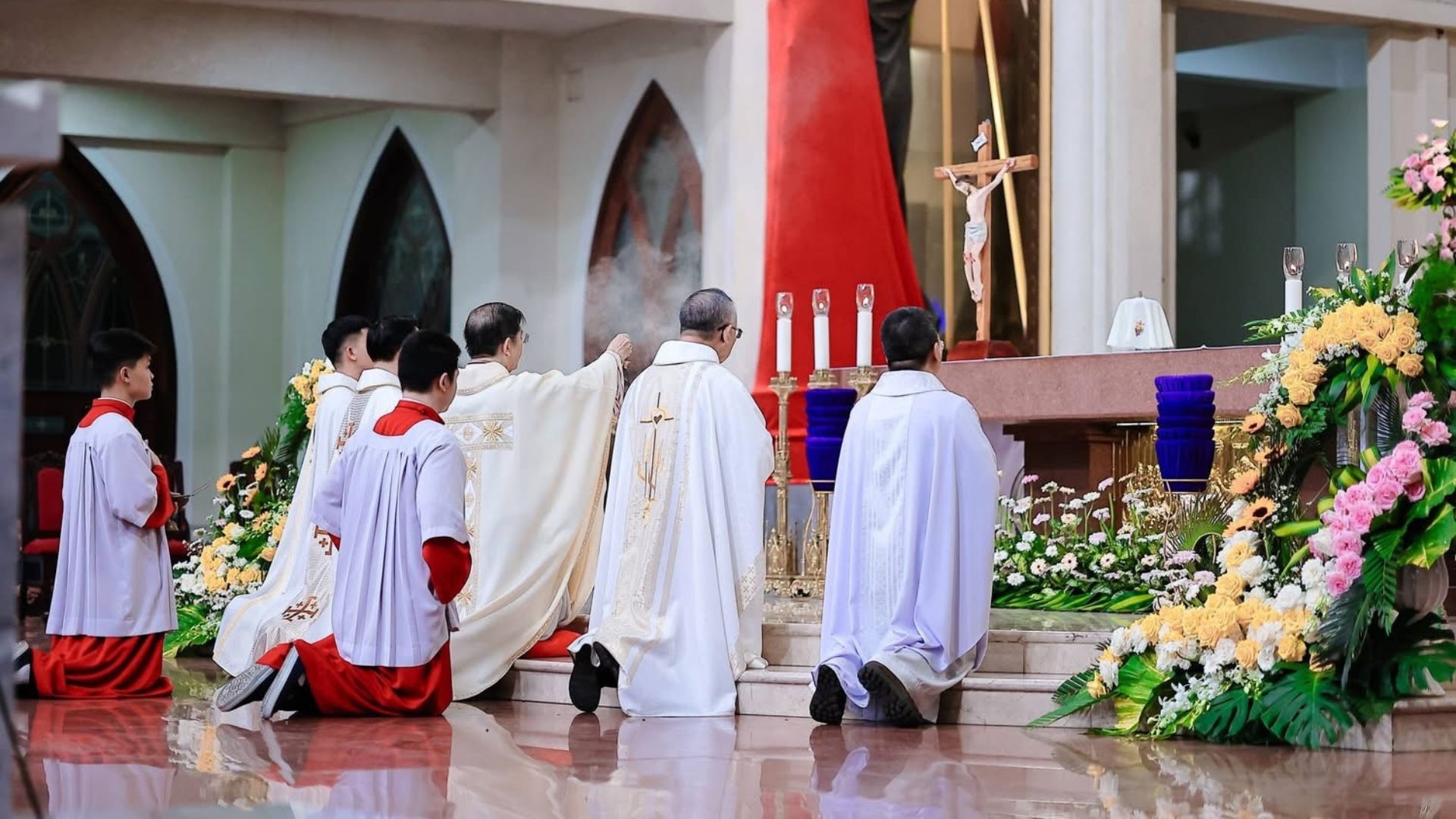 Giáo Xứ Chánh Toà Phú Cường - Cử Hành Thánh Lễ Tiệc Ly